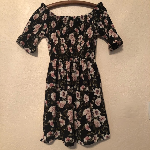 Francesca's Collections Dresses & Skirts - Off the Shoulder Floral Dress